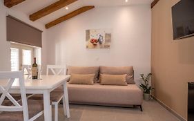 Aaa Apartments & Rooms With Free Parking