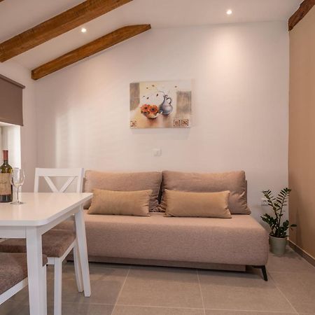 Aaa Apartments & Rooms With Free Parking Pula Exterior foto