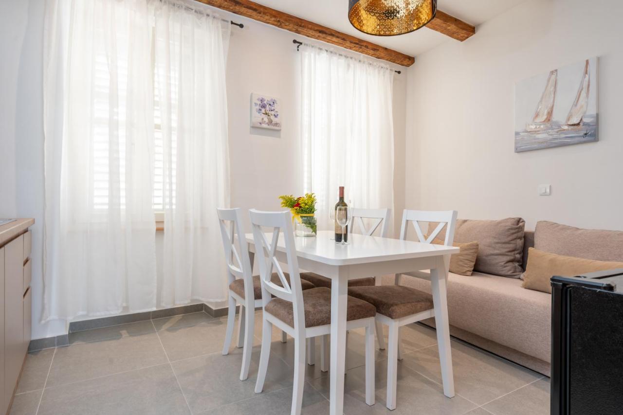 Aaa Apartments & Rooms With Free Parking Pula Exterior foto