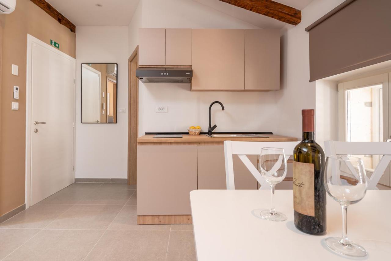 Aaa Apartments & Rooms With Free Parking Pula Exterior foto